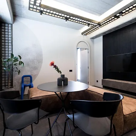 Moon With Dedicated Parking & Ac Apartment